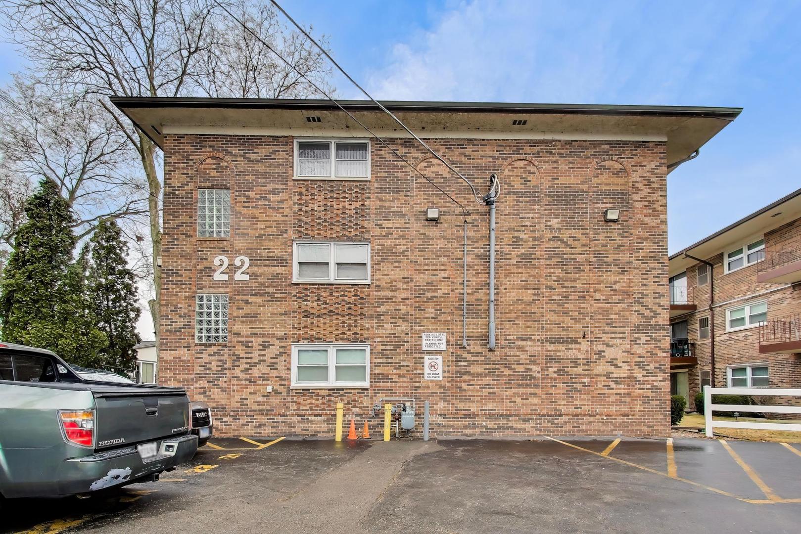 22 N PISTAKEE LAKE Road #3E, Fox Lake, IL 60020