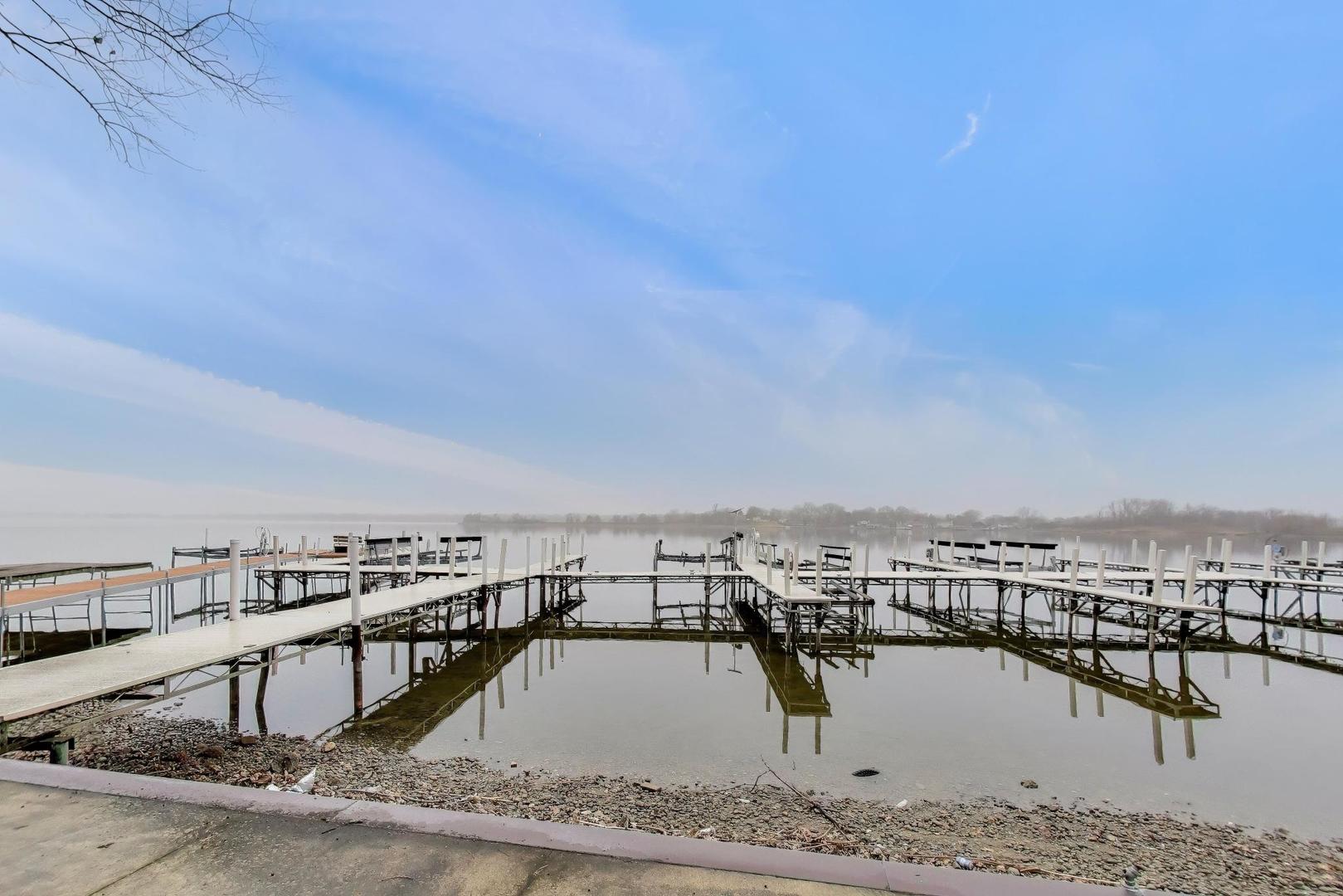 22 N PISTAKEE LAKE Road #3E, Fox Lake, IL 60020