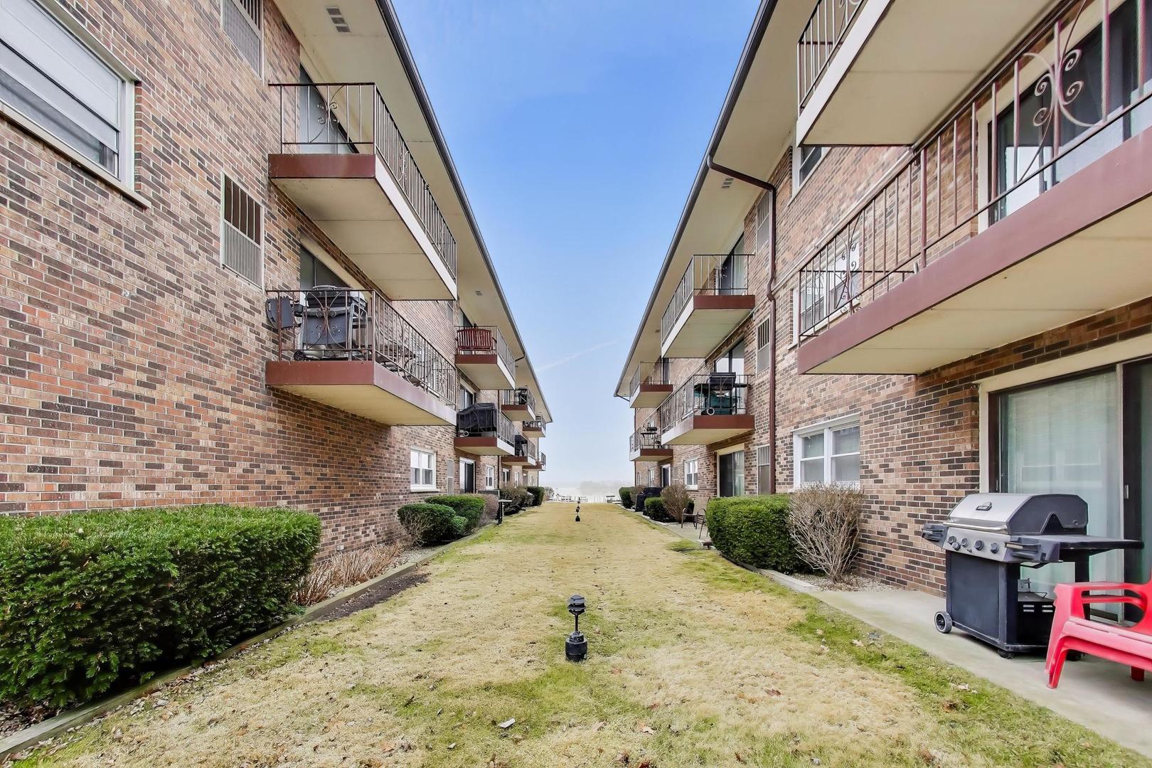 22 N PISTAKEE LAKE Road #3E, Fox Lake, IL 60020