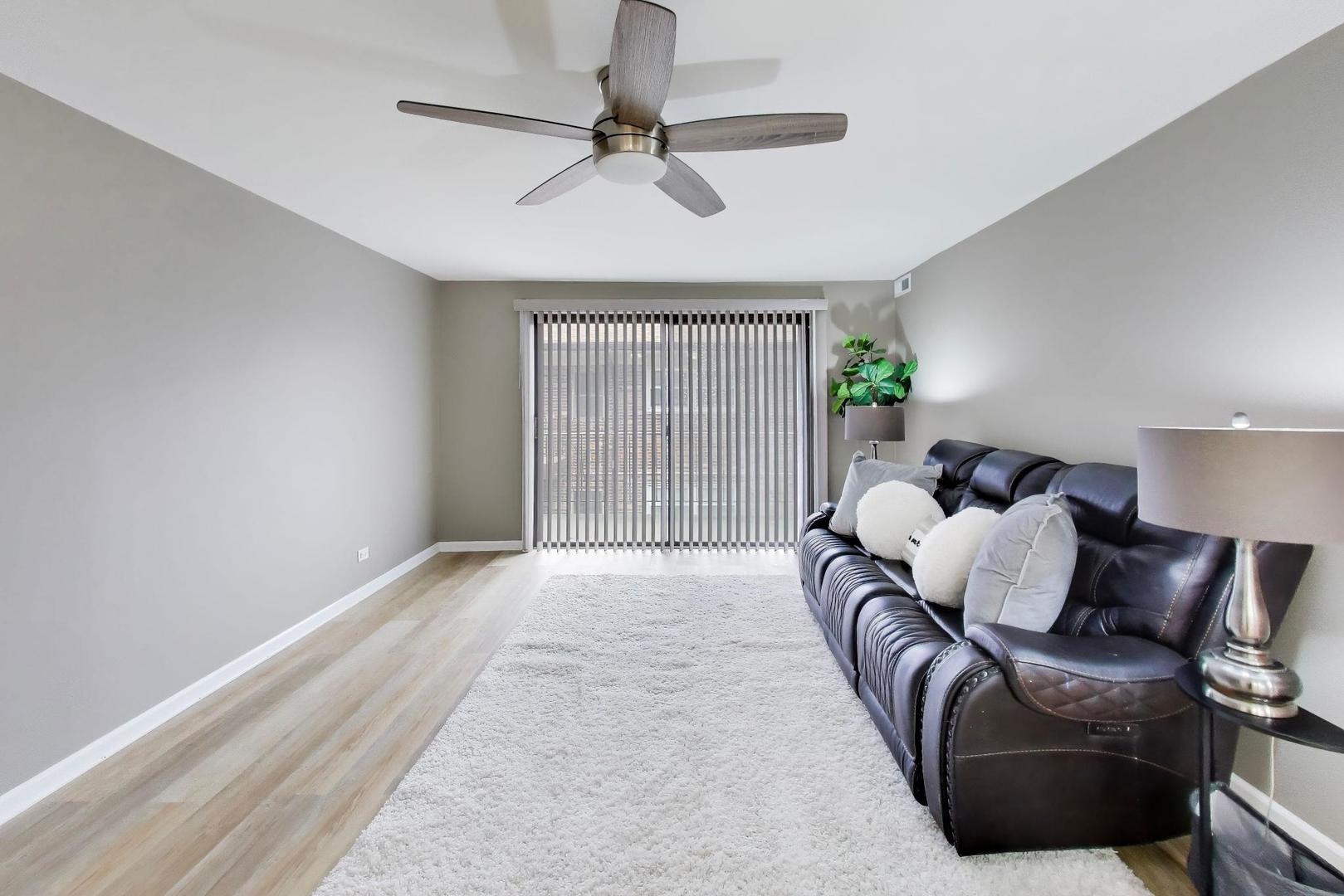 22 N PISTAKEE LAKE Road #3E, Fox Lake, IL 60020