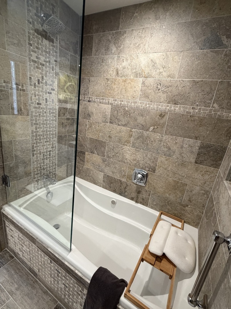 501 Glenwood Trail, Elgin, IL 60120