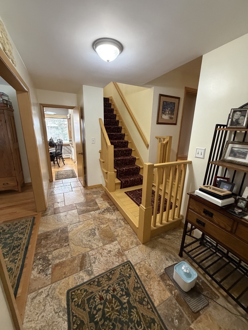 501 Glenwood Trail, Elgin, IL 60120