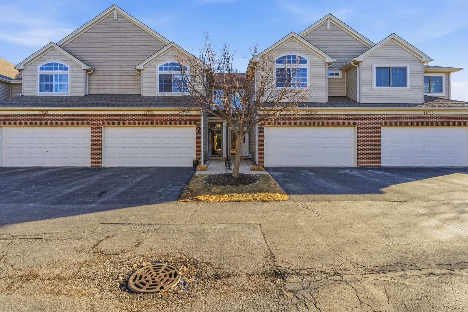 17656 S Gilbert Drive, Lockport, IL 60441