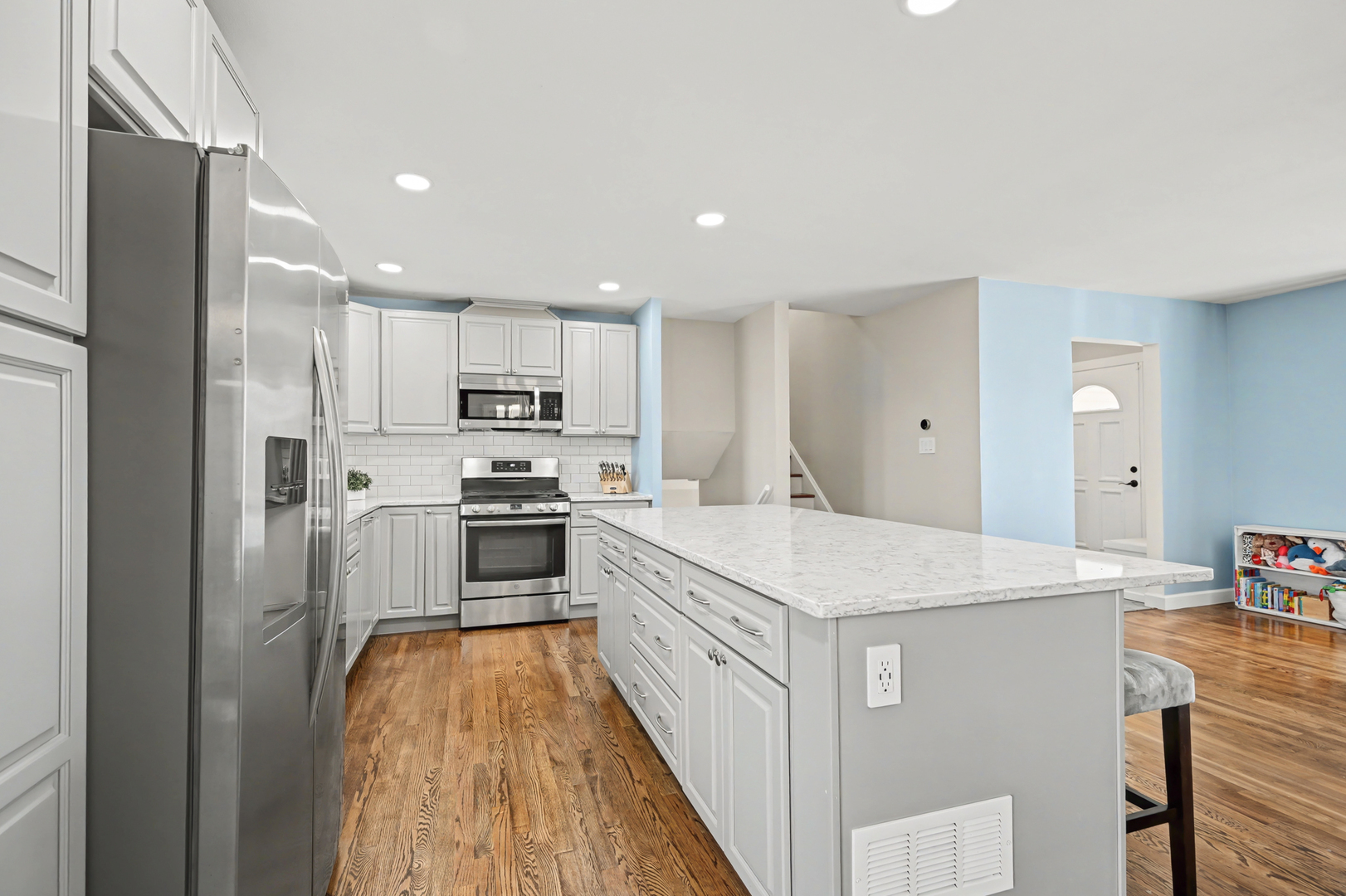 6825 Meadowcrest Drive, Downers Grove, IL 60516