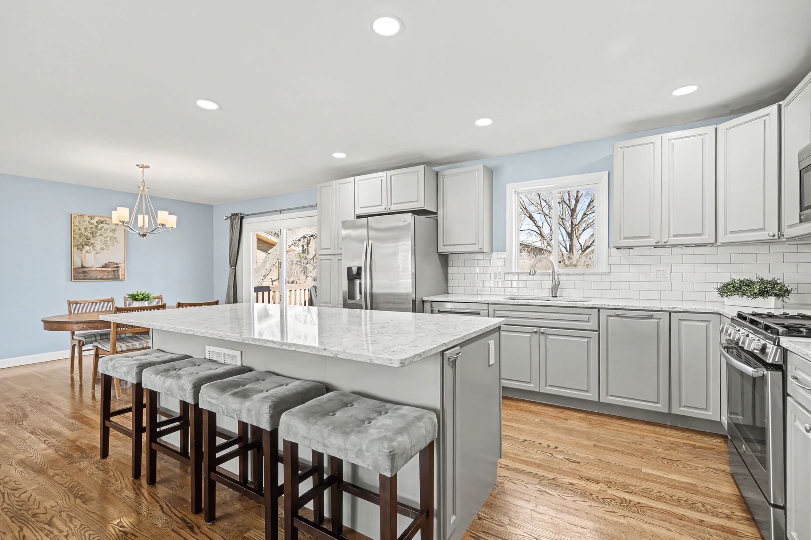 6825 Meadowcrest Drive, Downers Grove, IL 60516