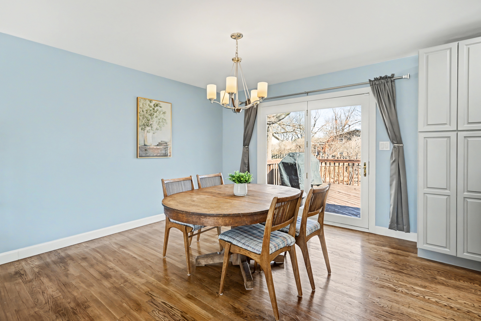 6825 Meadowcrest Drive, Downers Grove, IL 60516