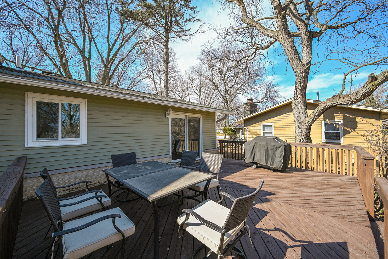 6825 Meadowcrest Drive, Downers Grove, IL 60516