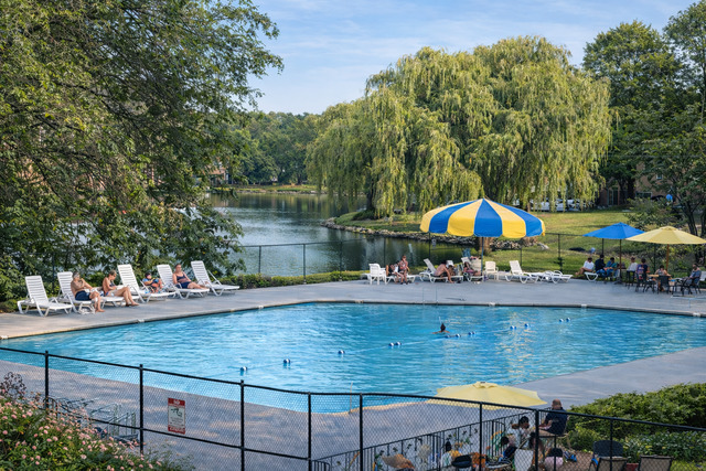 9448 BAY COLONY Drive #3S, Des Plaines, IL 60016