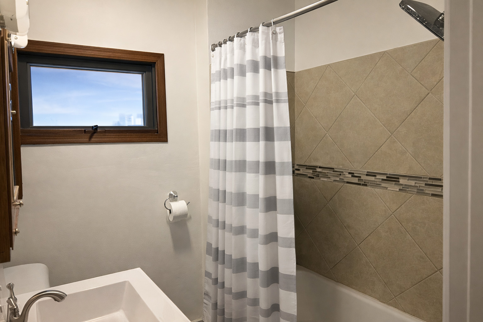 130 S Iowa Avenue, Ladd, IL 61329