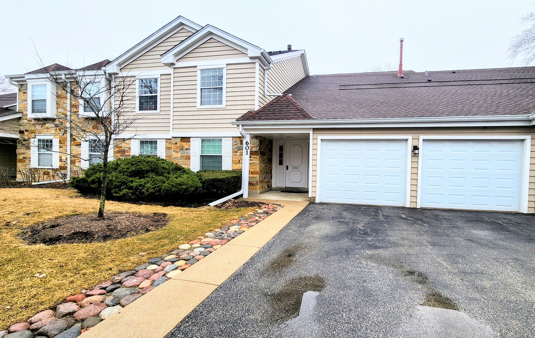 601 Fairbanks Court #V2, Schaumburg, IL 60194