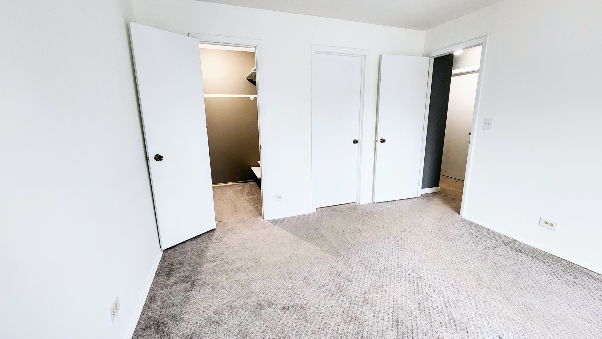 601 Fairbanks Court #V2, Schaumburg, IL 60194