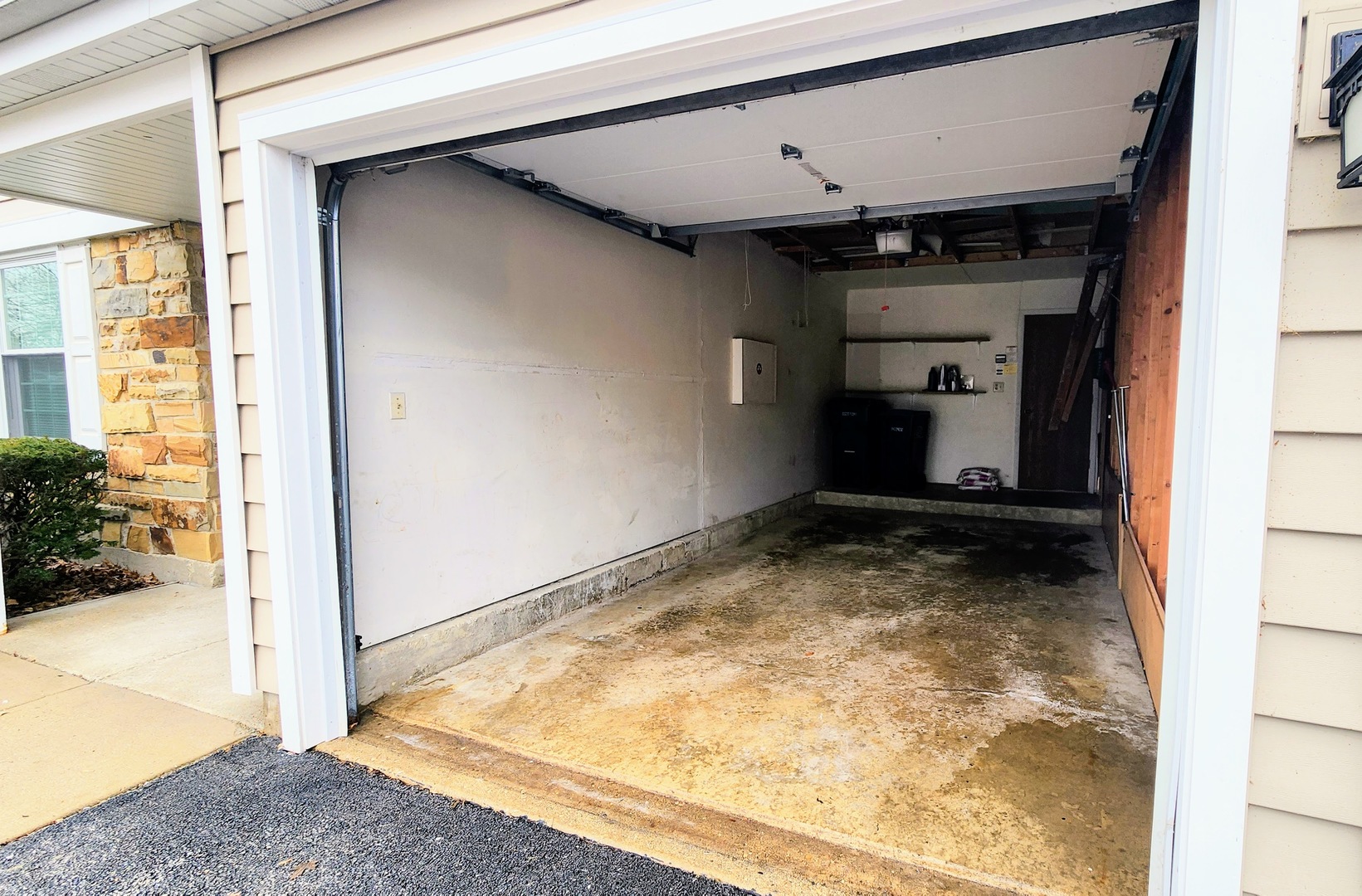 601 Fairbanks Court #V2, Schaumburg, IL 60194