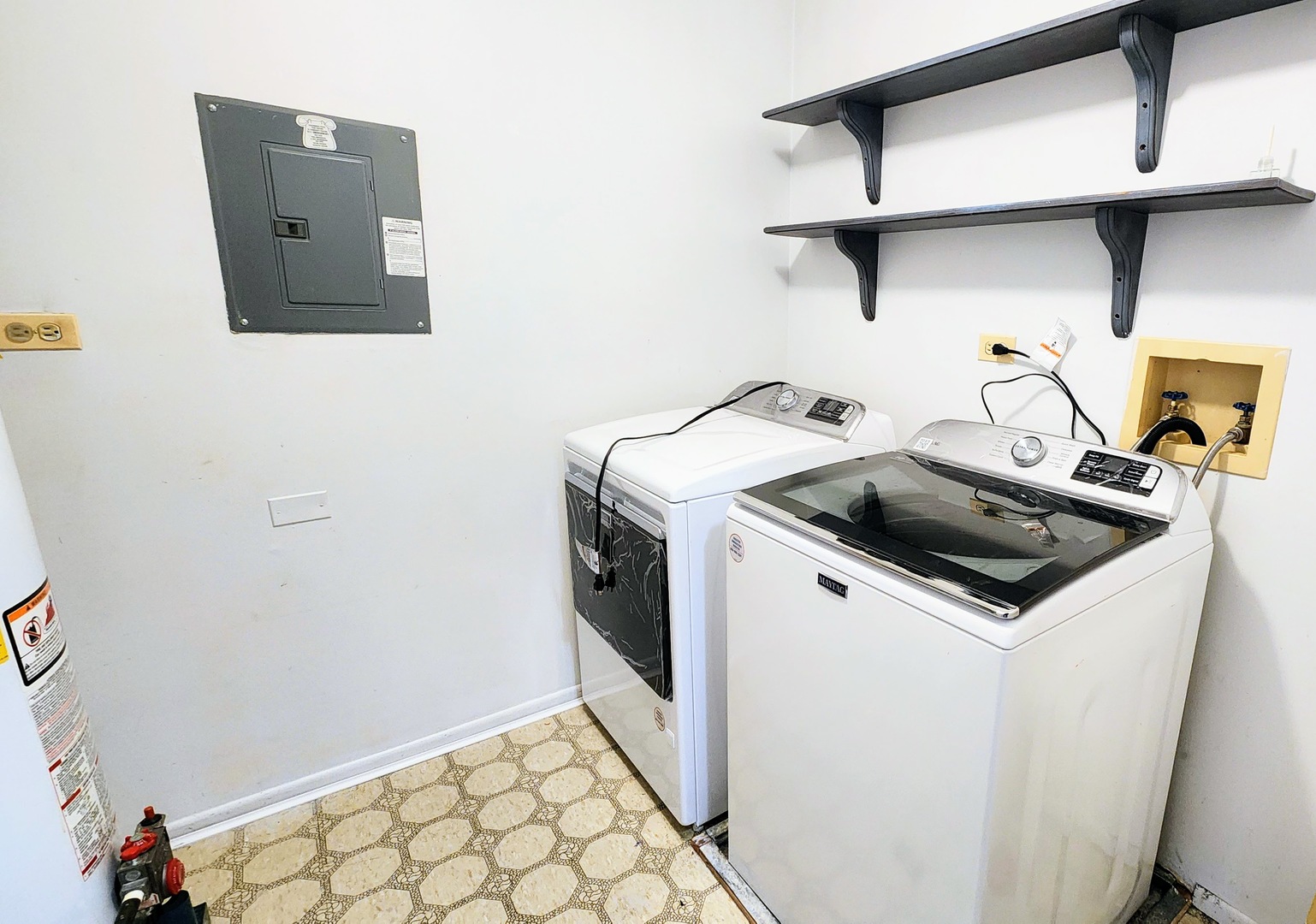 601 Fairbanks Court #V2, Schaumburg, IL 60194