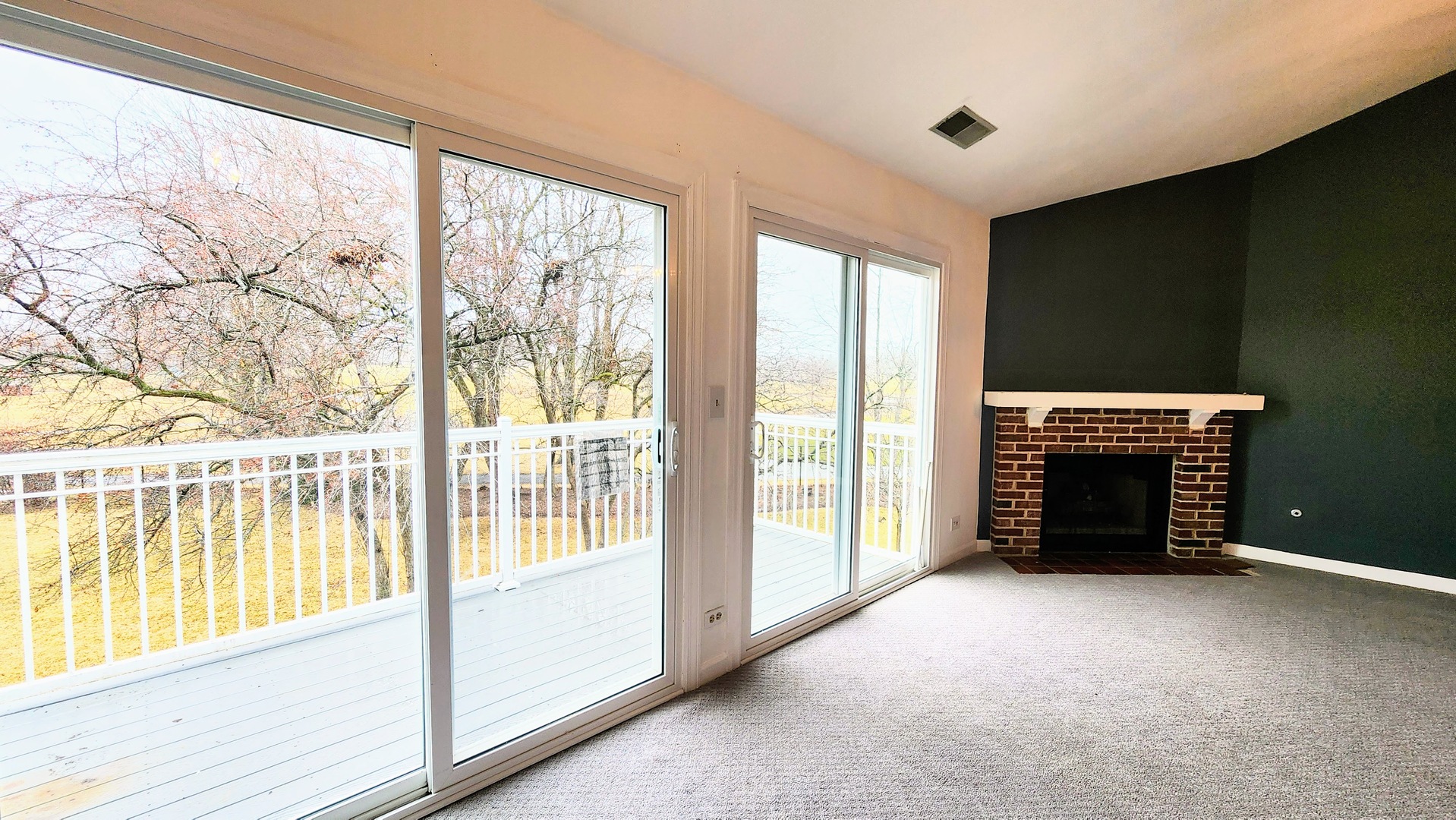 601 Fairbanks Court #V2, Schaumburg, IL 60194