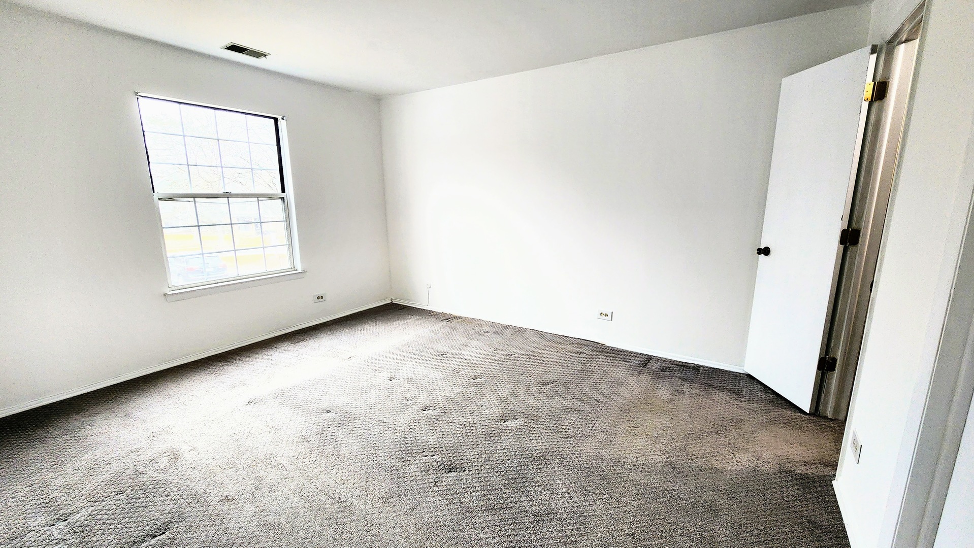 601 Fairbanks Court #V2, Schaumburg, IL 60194