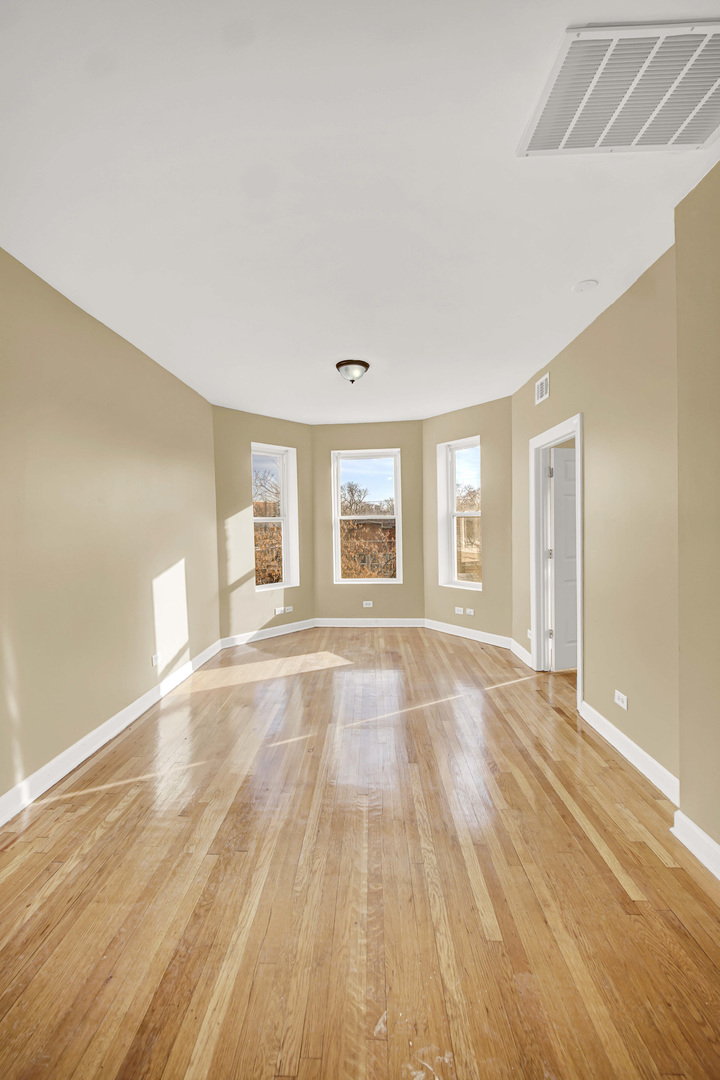 3410 W Walnut Street, Chicago, IL 60624