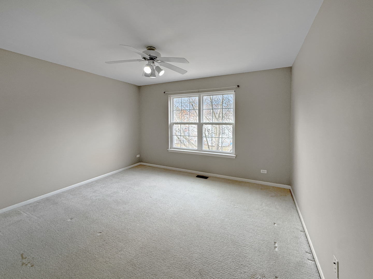 18421 W SPRINGWOOD Drive, Grayslake, IL 60030