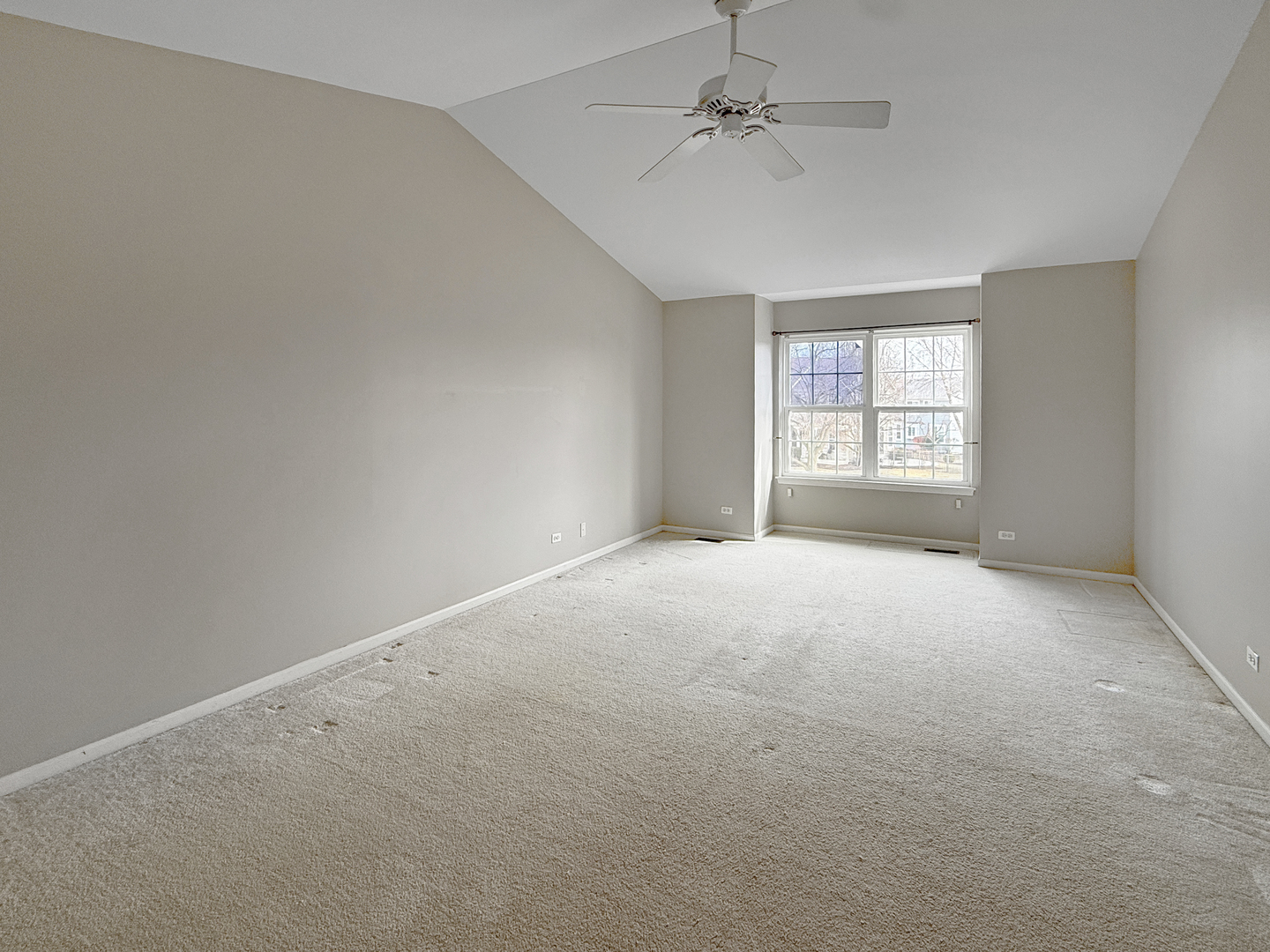 18421 W SPRINGWOOD Drive, Grayslake, IL 60030