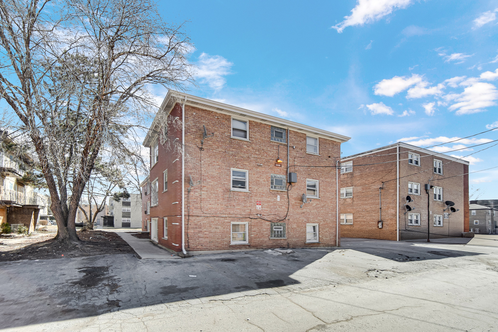 14132 S School Street, Riverdale, IL 60827