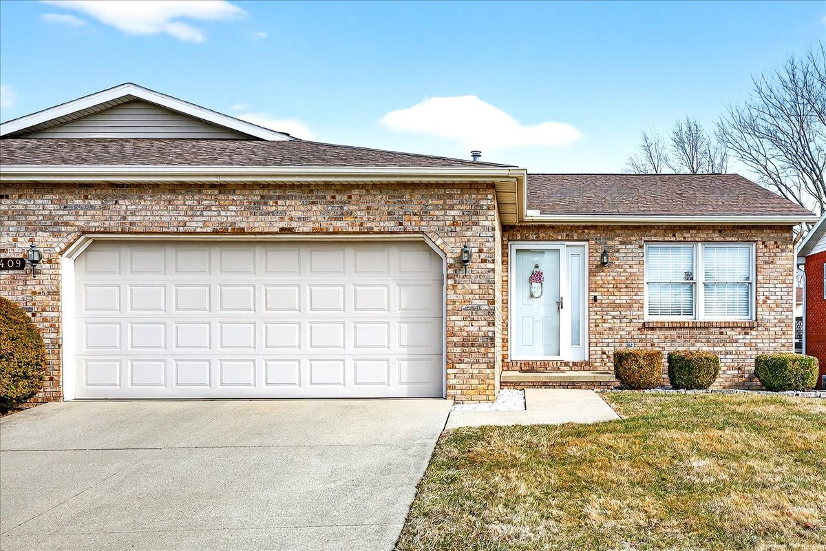 1409 Oakbrook Drive #2, Bloomington, IL 61704