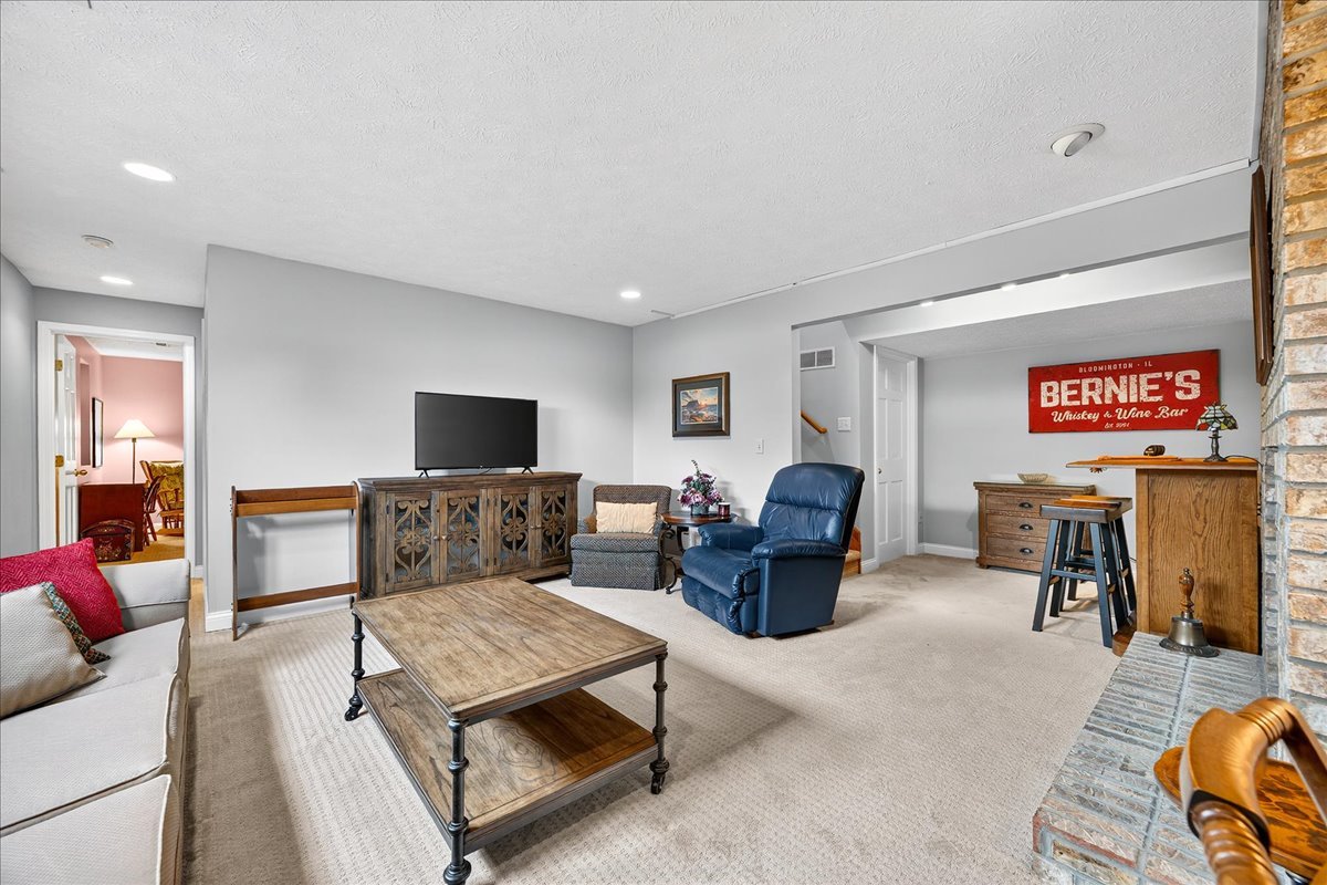 1409 Oakbrook Drive #2, Bloomington, IL 61704