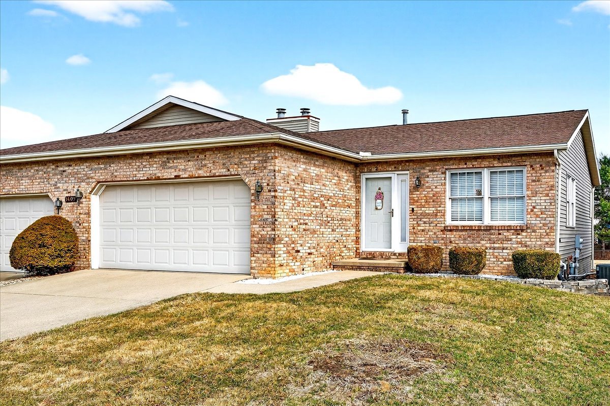 1409 Oakbrook Drive #2, Bloomington, IL 61704