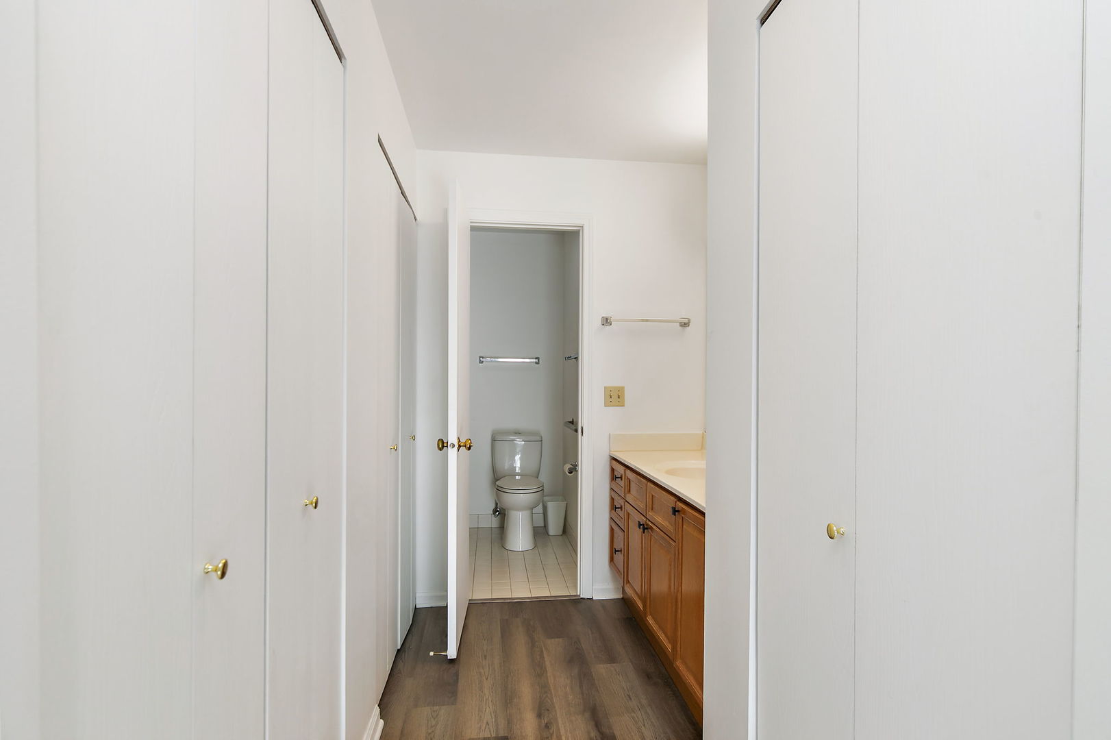 805 Leicester Road #211, Elk Grove Village, IL 60007