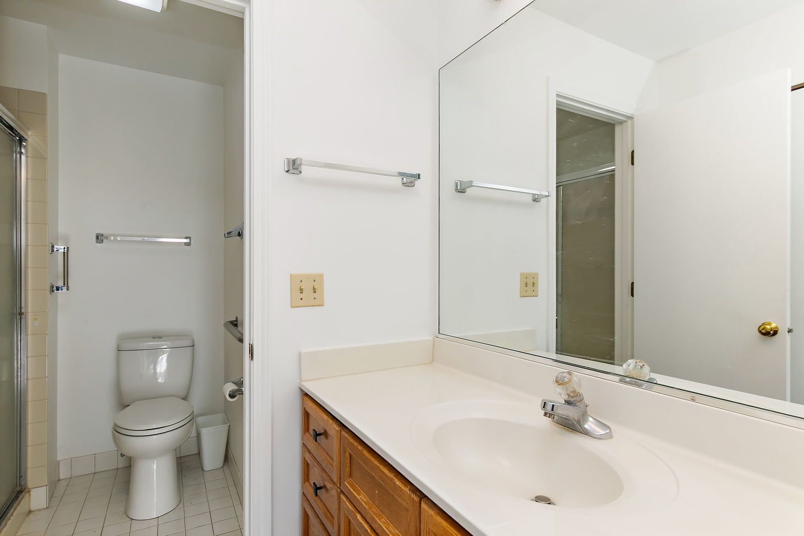 805 Leicester Road #211, Elk Grove Village, IL 60007