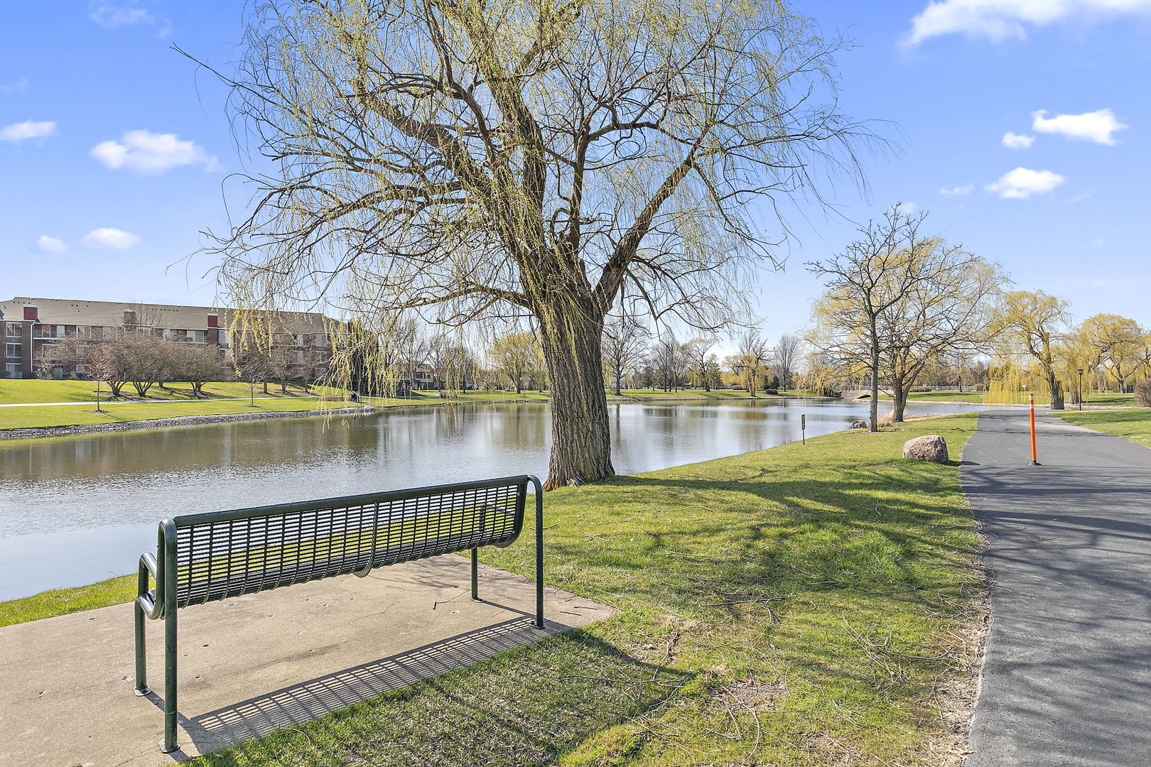 805 Leicester Road #211, Elk Grove Village, IL 60007