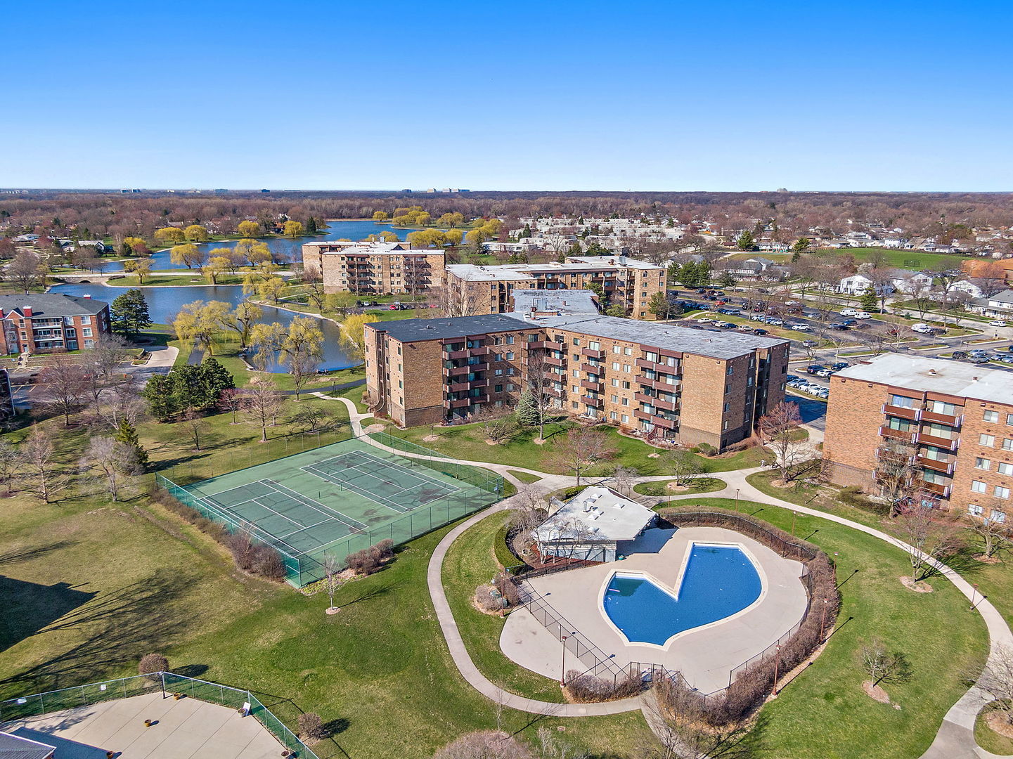 805 Leicester Road #211, Elk Grove Village, IL 60007