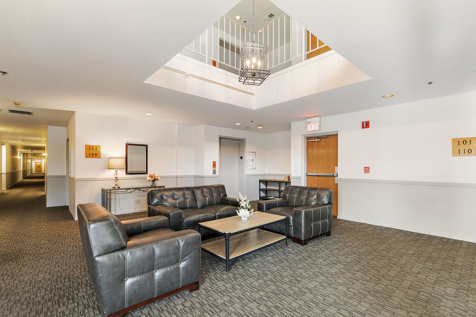 805 Leicester Road #211, Elk Grove Village, IL 60007