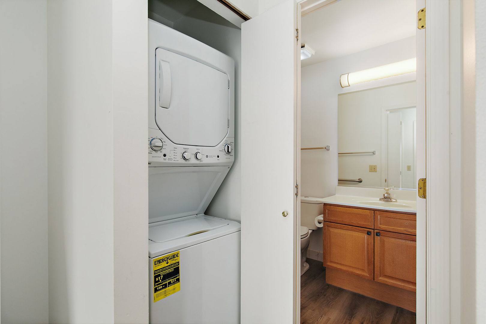 805 Leicester Road #211, Elk Grove Village, IL 60007