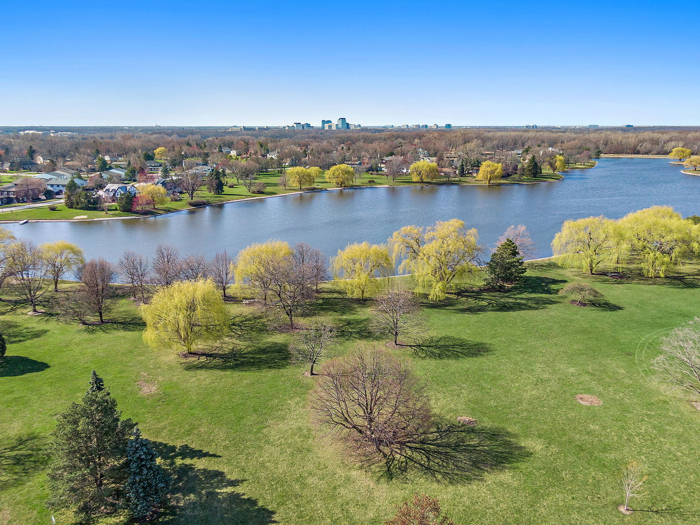 805 Leicester Road #211, Elk Grove Village, IL 60007