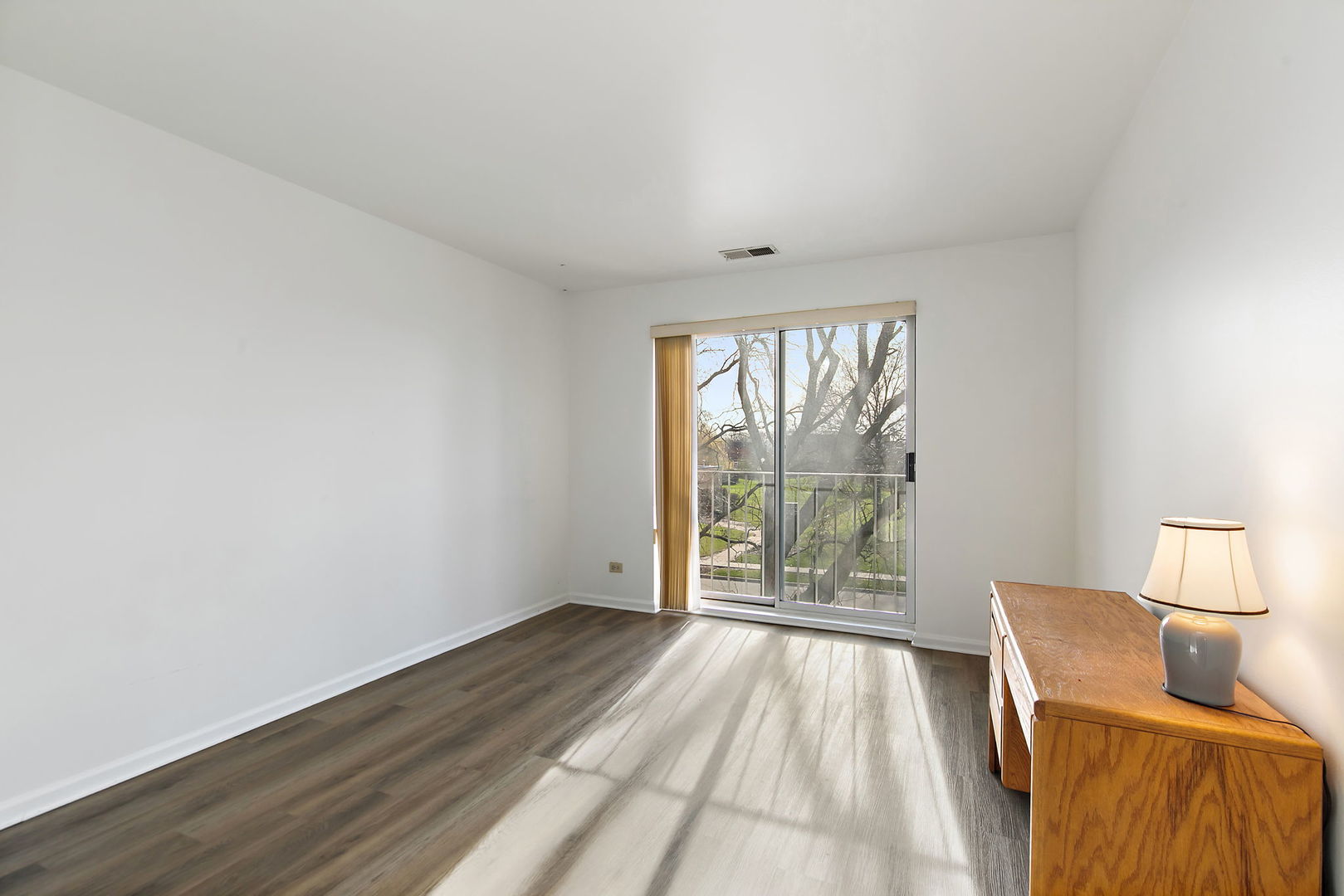 805 Leicester Road #211, Elk Grove Village, IL 60007