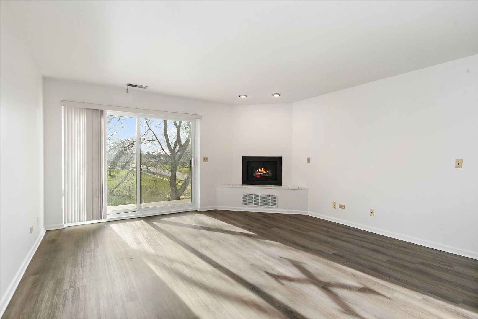 805 Leicester Road #211, Elk Grove Village, IL 60007