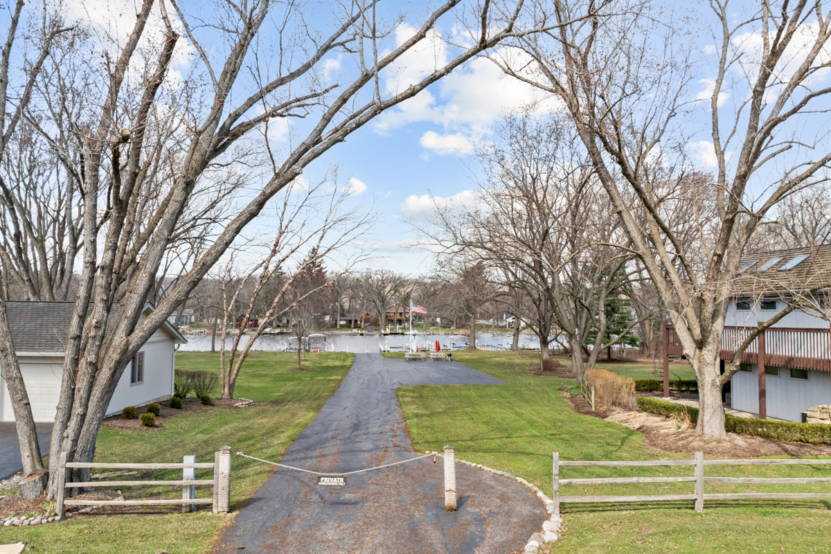 9706 Fox Shores Drive, Algonquin, IL 60102