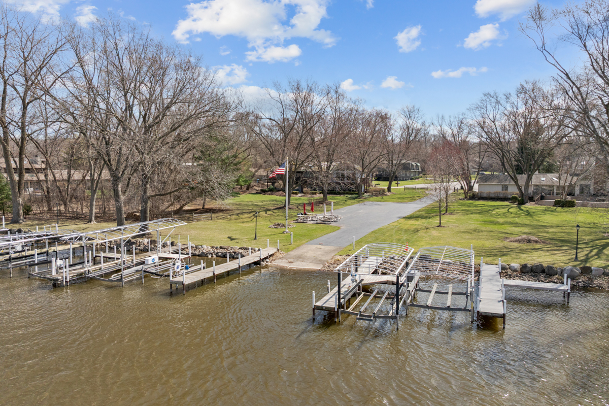 9706 Fox Shores Drive, Algonquin, IL 60102