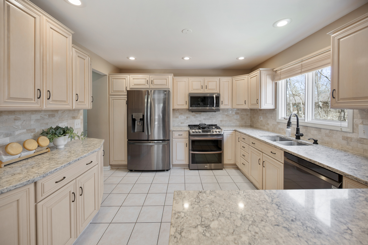 9706 Fox Shores Drive, Algonquin, IL 60102