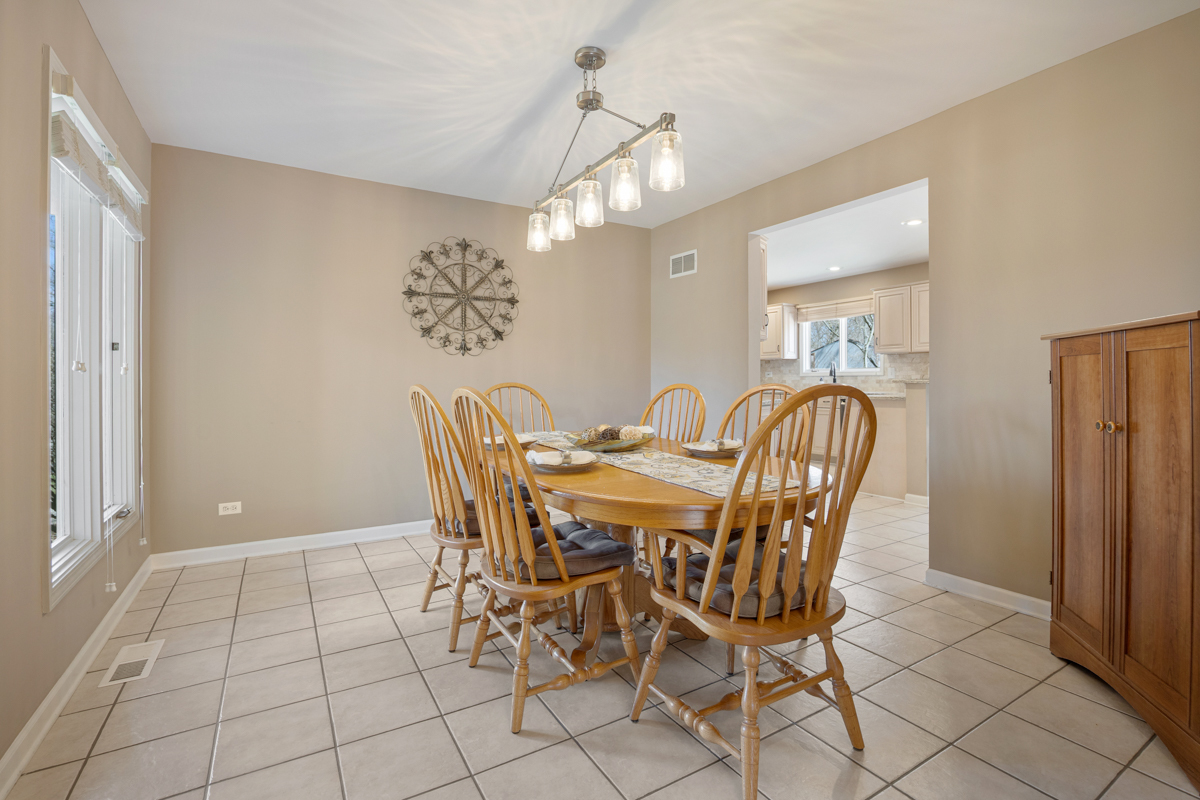 9706 Fox Shores Drive, Algonquin, IL 60102