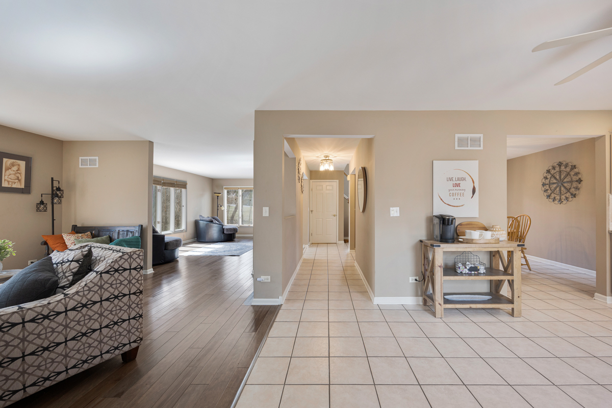 9706 Fox Shores Drive, Algonquin, IL 60102