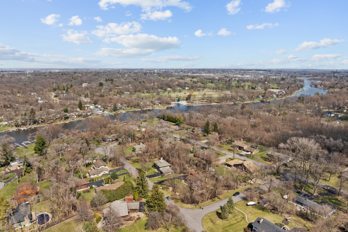 9706 Fox Shores Drive, Algonquin, IL 60102