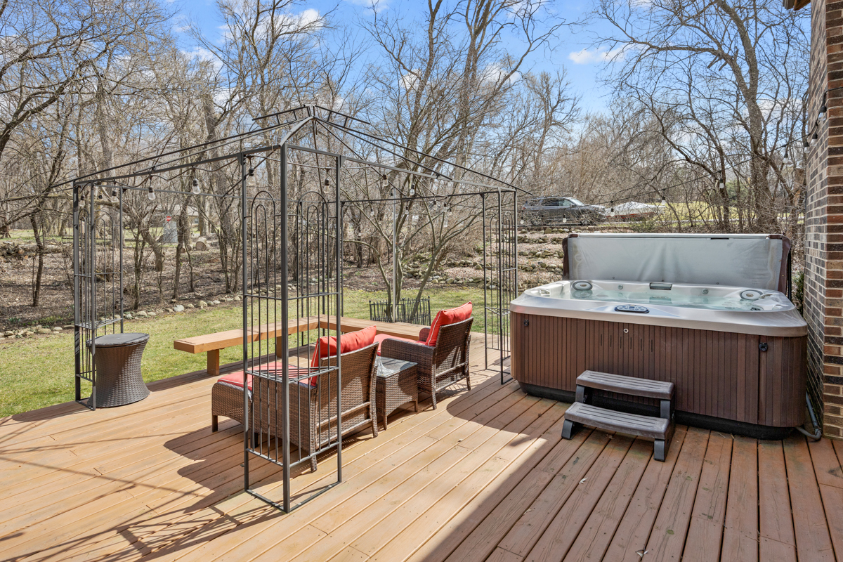 9706 Fox Shores Drive, Algonquin, IL 60102