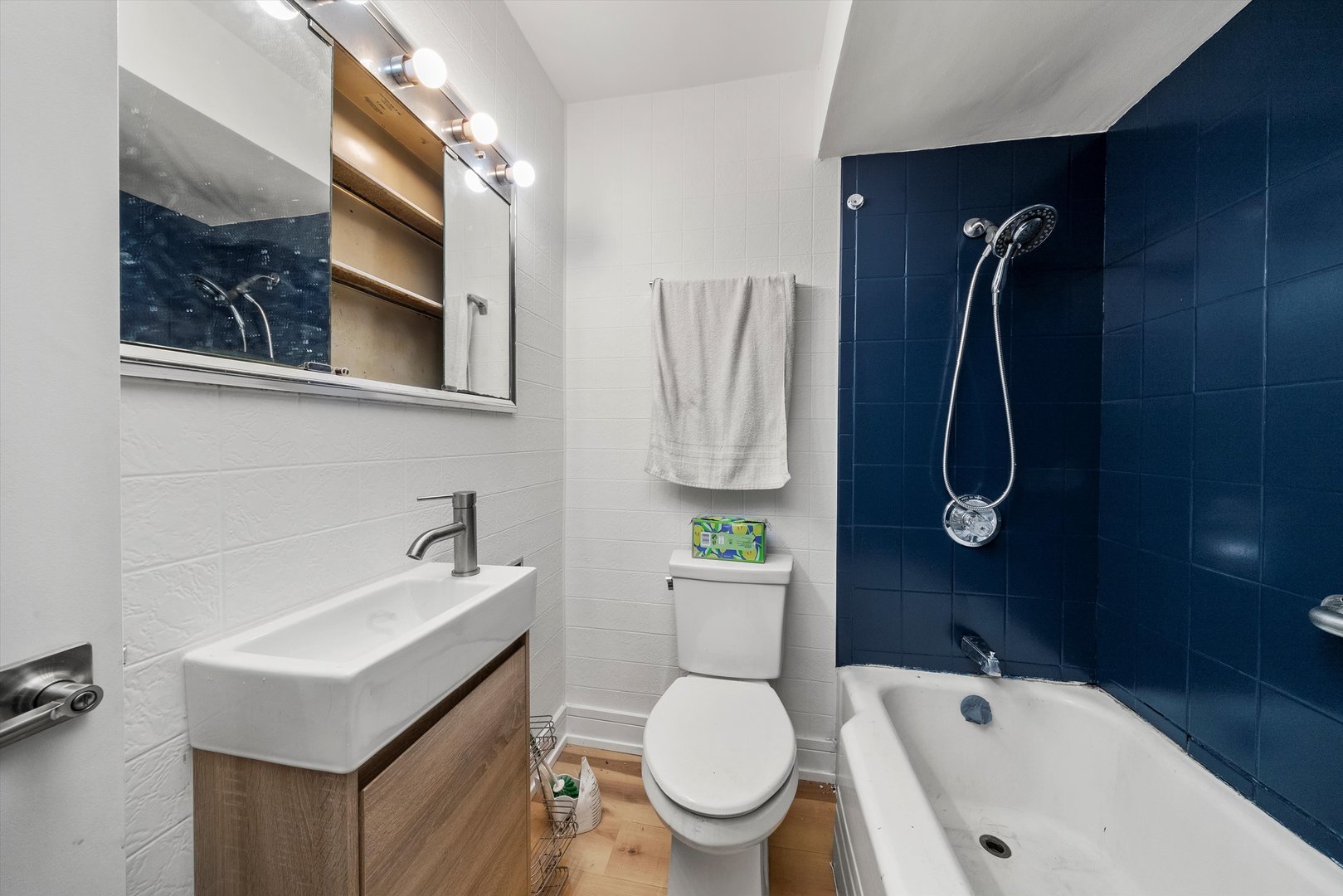 1040 W 34th Place, Chicago, IL 60608