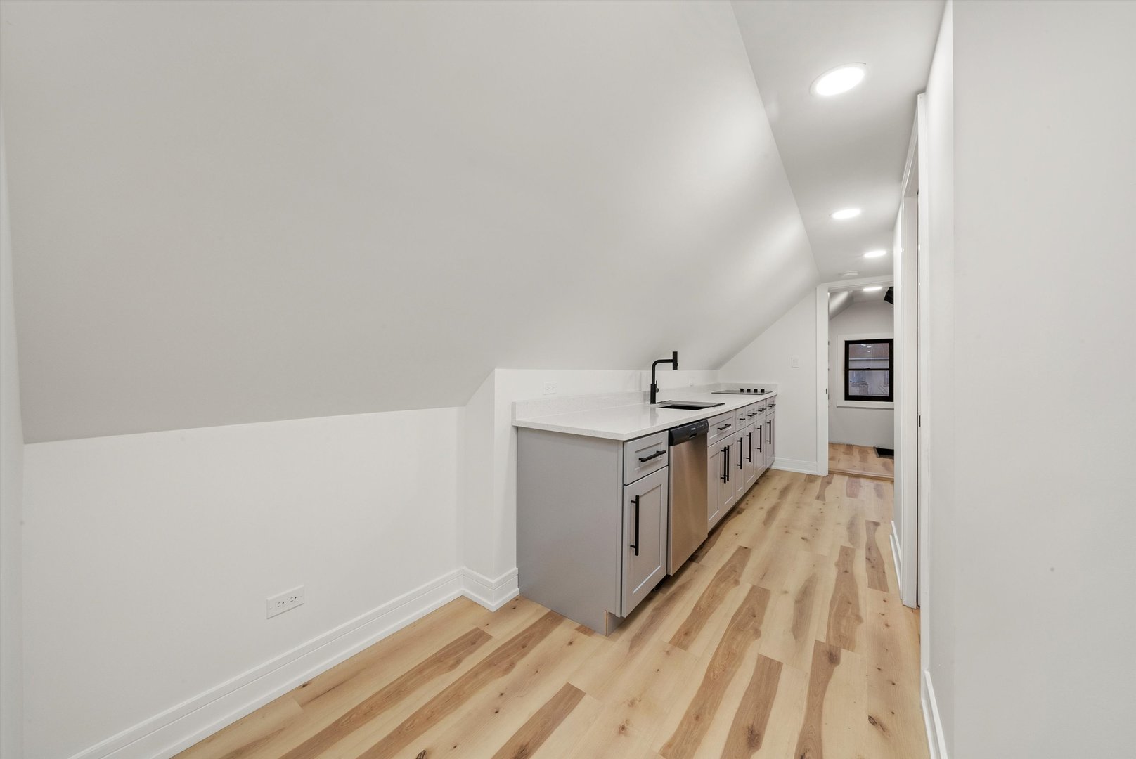 1040 W 34th Place, Chicago, IL 60608