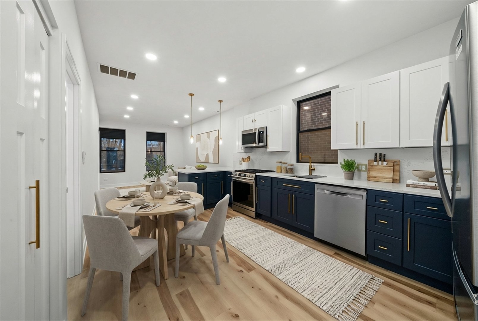 1040 W 34th Place, Chicago, IL 60608