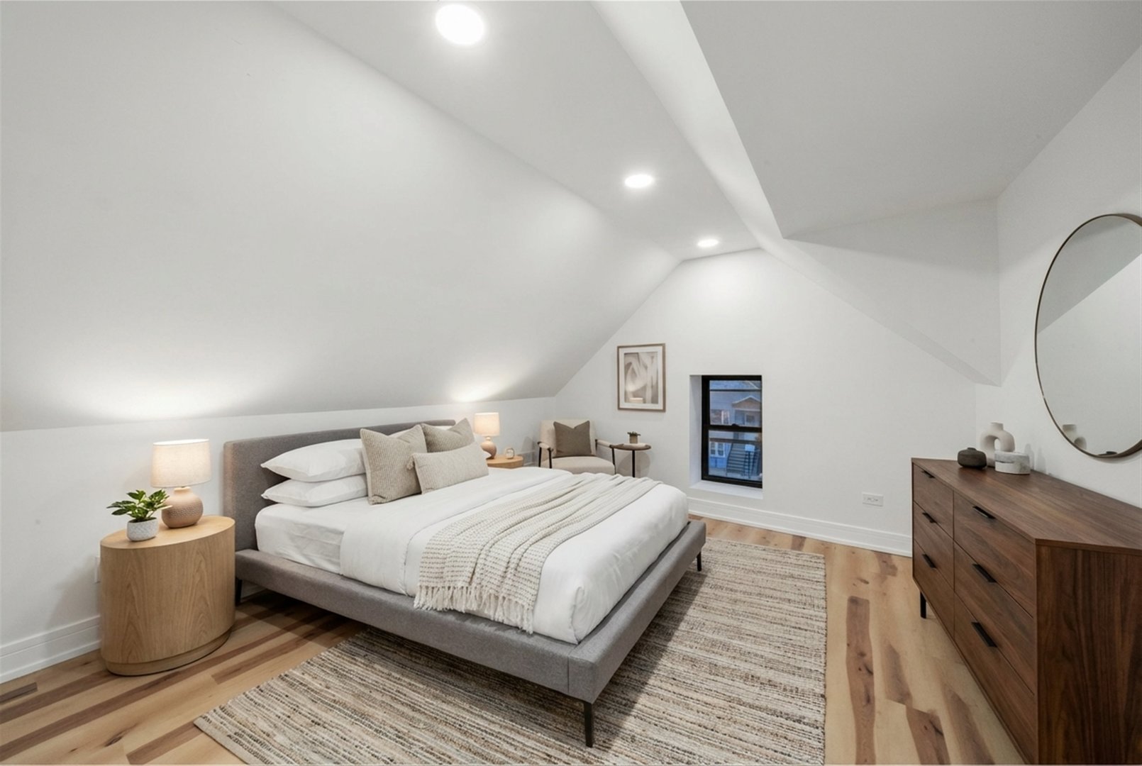 1040 W 34th Place, Chicago, IL 60608