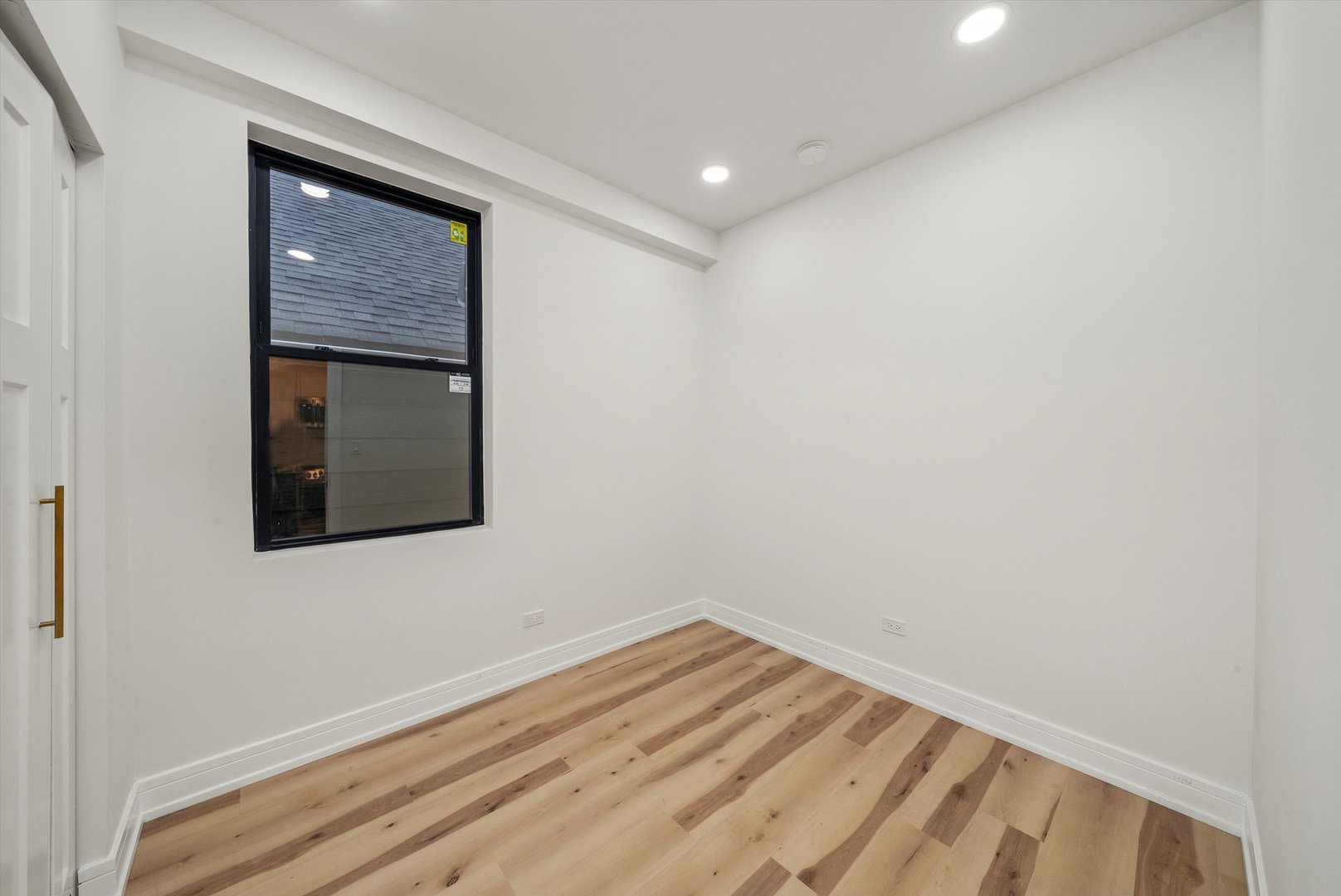 1040 W 34th Place, Chicago, IL 60608