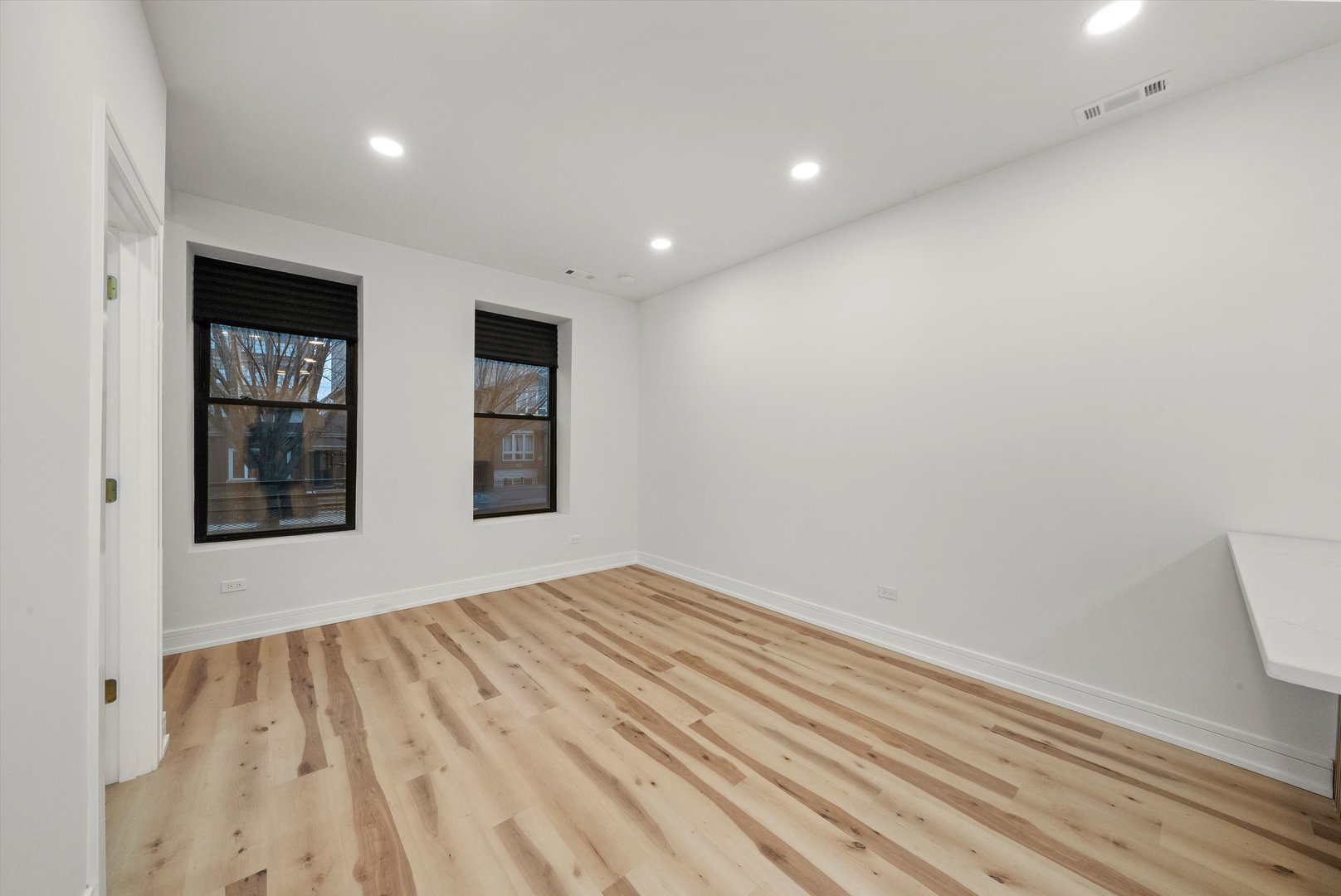 1040 W 34th Place, Chicago, IL 60608