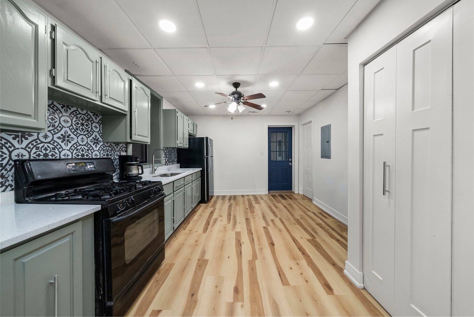 1040 W 34th Place, Chicago, IL 60608