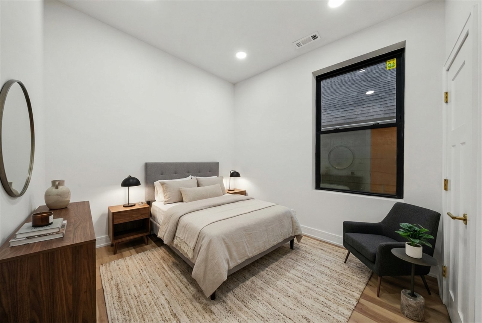 1040 W 34th Place, Chicago, IL 60608